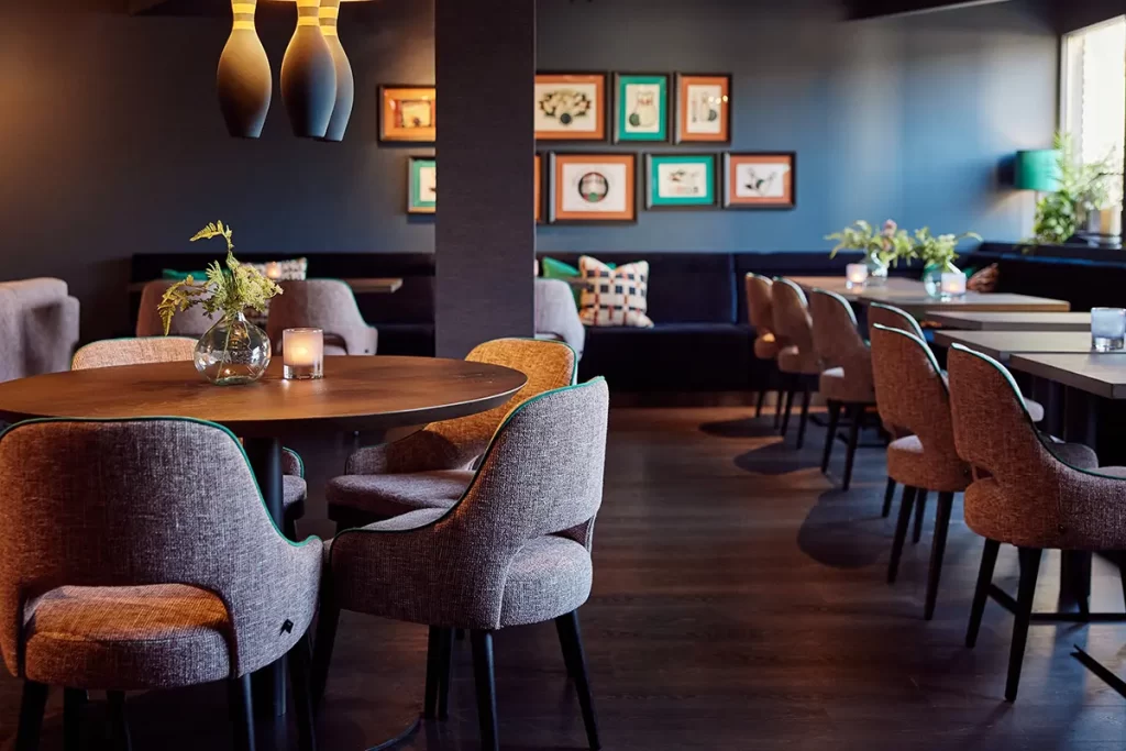 stoelen van de bowlingbaan